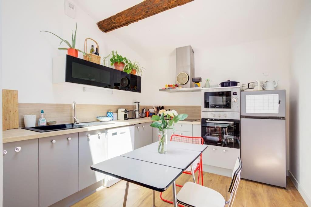 Appartement Place Des Halles Сет Экстерьер фото